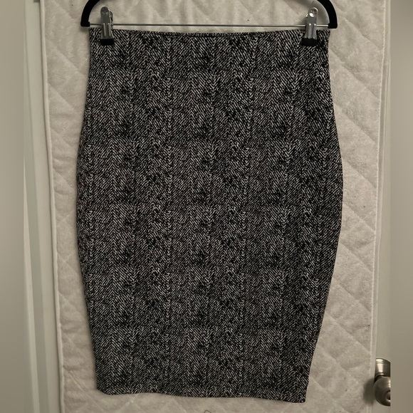 LIKE NEW Express Marbled Black and White Pencil Skirt - Picture 1 of 5